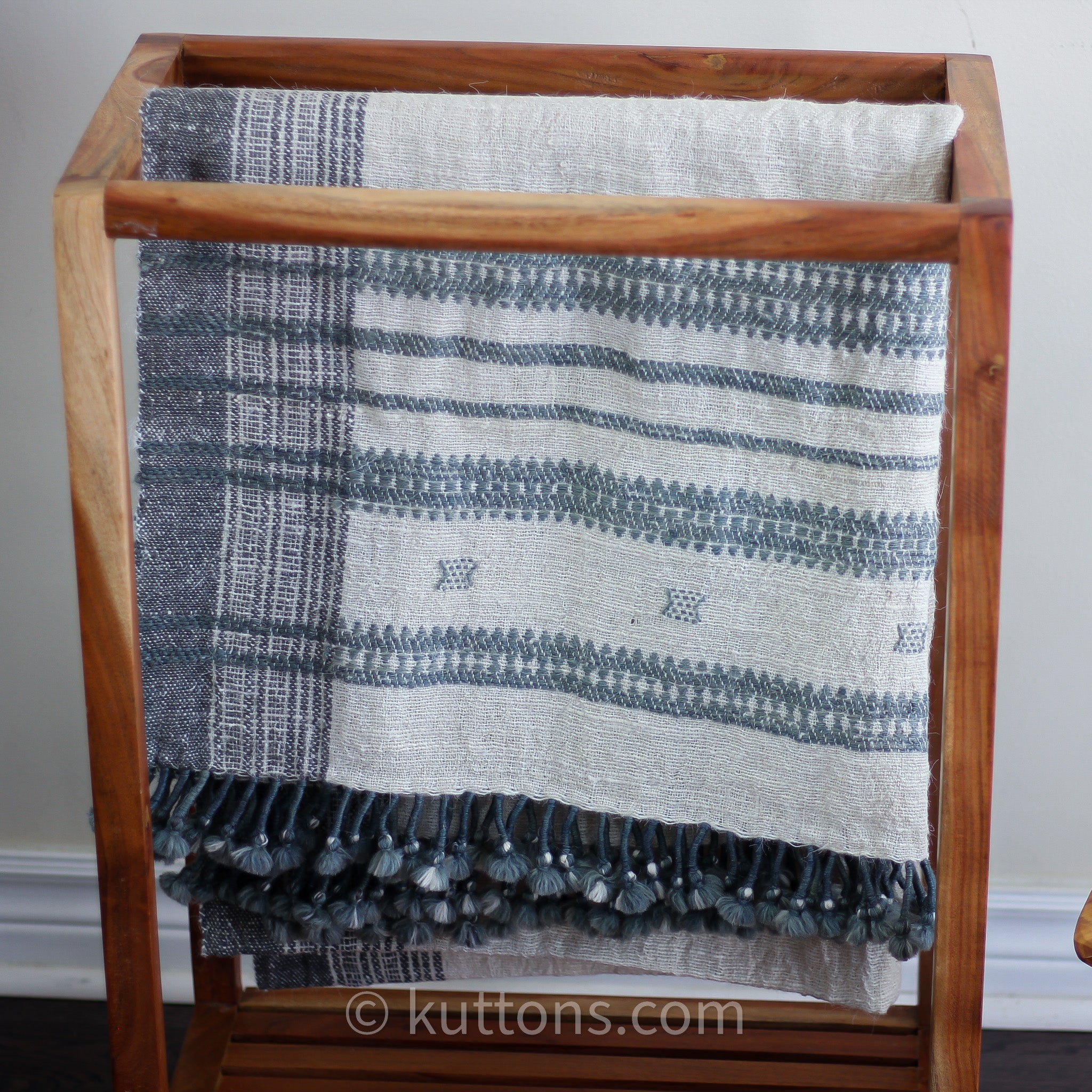handcrafted throw cum blanket
