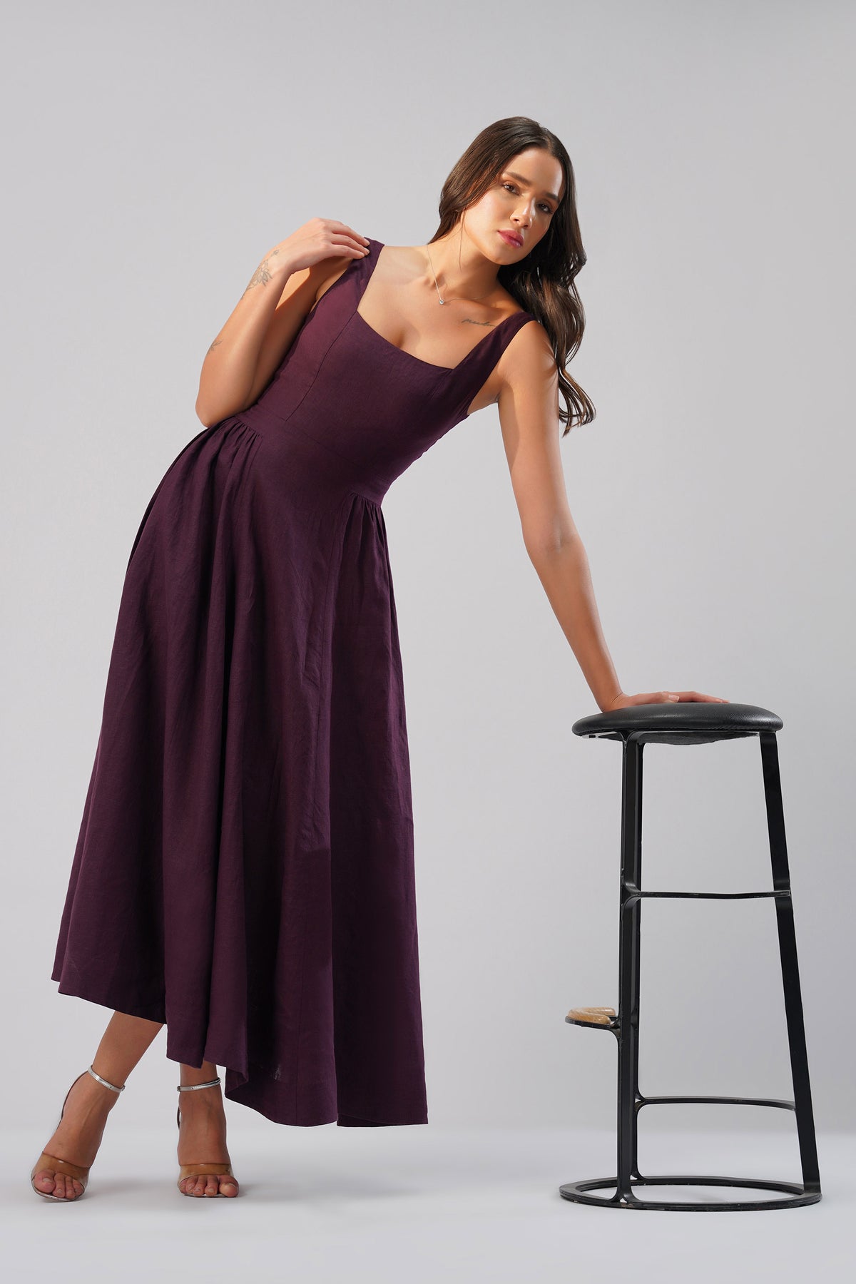 Elegant linen maxi dress with fitted bodice and flowing skirt