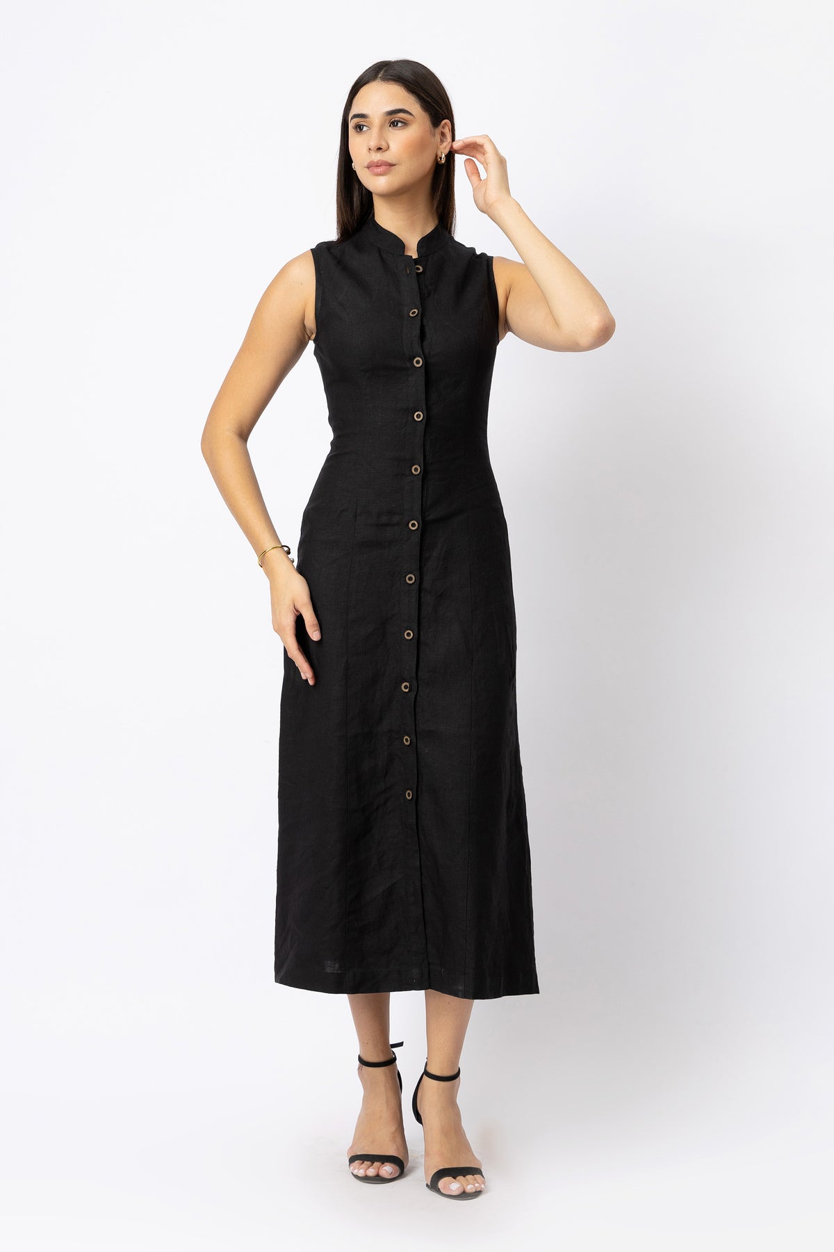 Woman wearing a black linen sleeveless dress