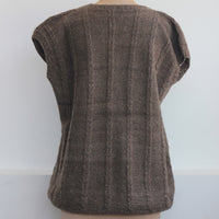 A brown cable-knit camel wool sleeveless sweater 