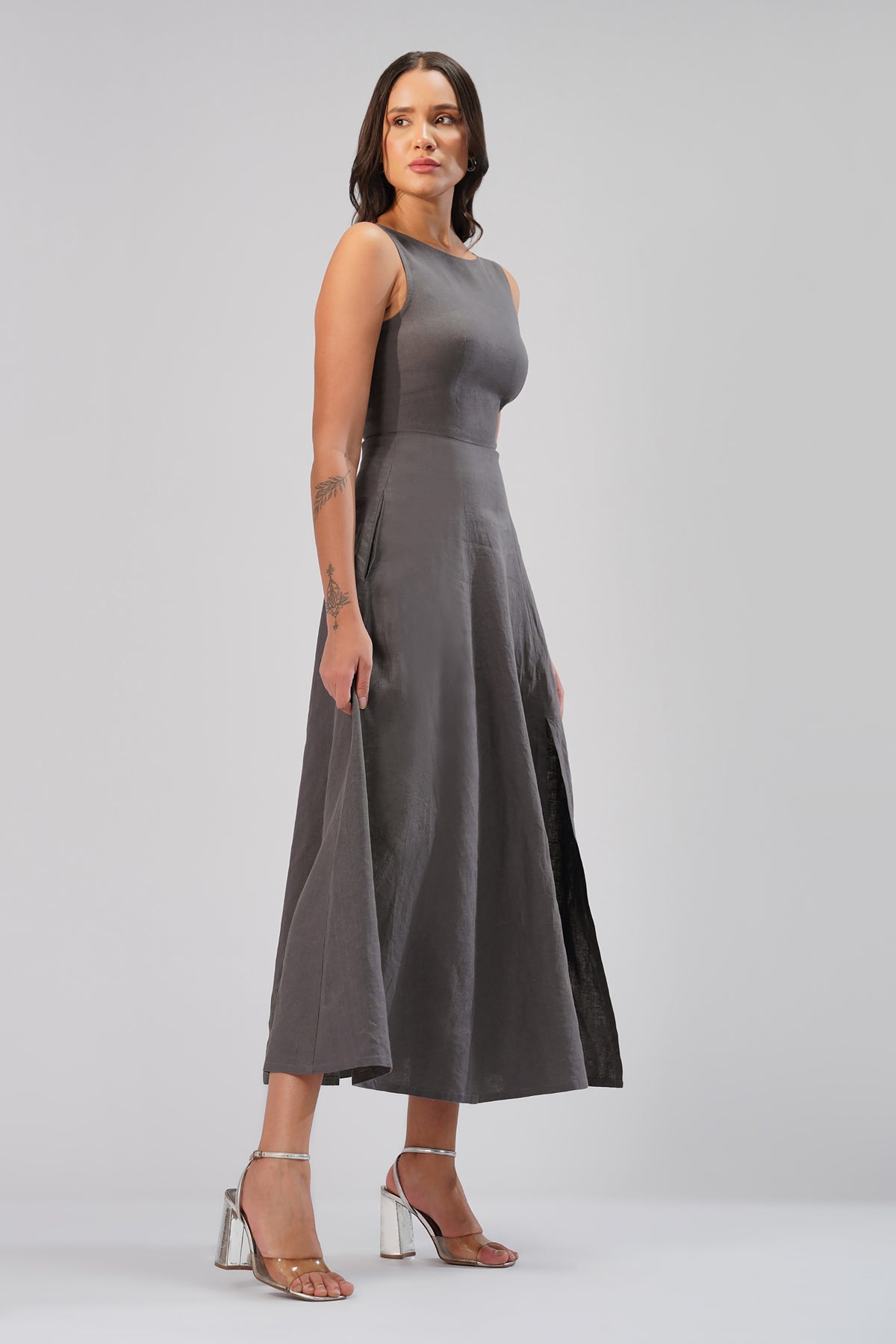 Sculpted Linen Dress Sleeveless Midi Dress with Slit | Kuttons Sculpted Linen Dress Sleeveless Midi Dress with Slit | Kuttons
