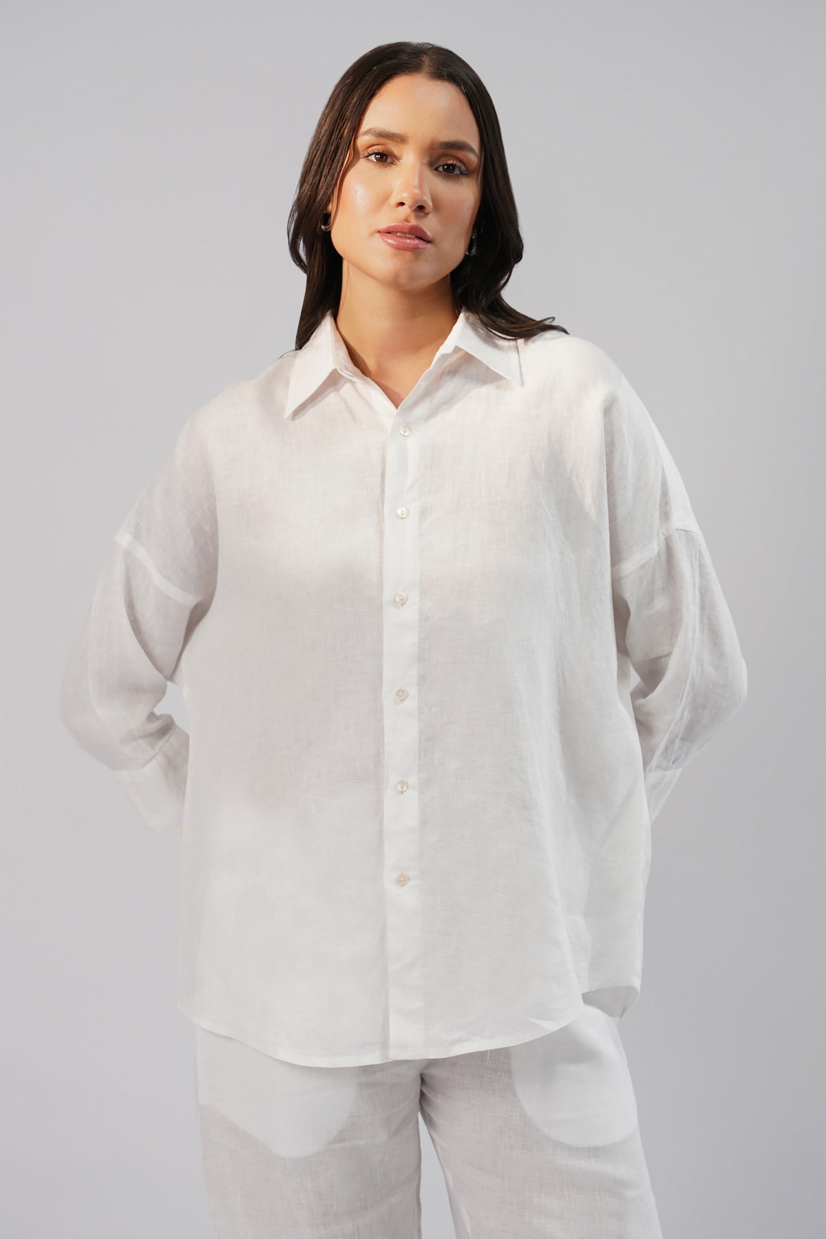 European linen shirt with shell buttons front view