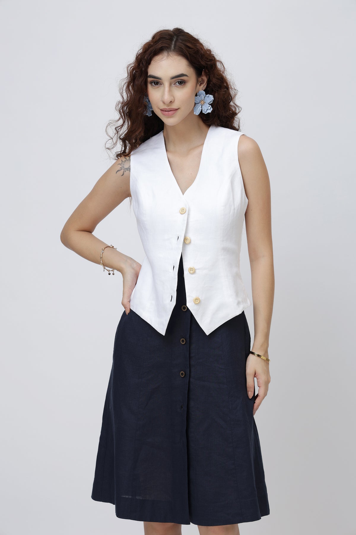 ladies sleeveless linen waistcoat for summers