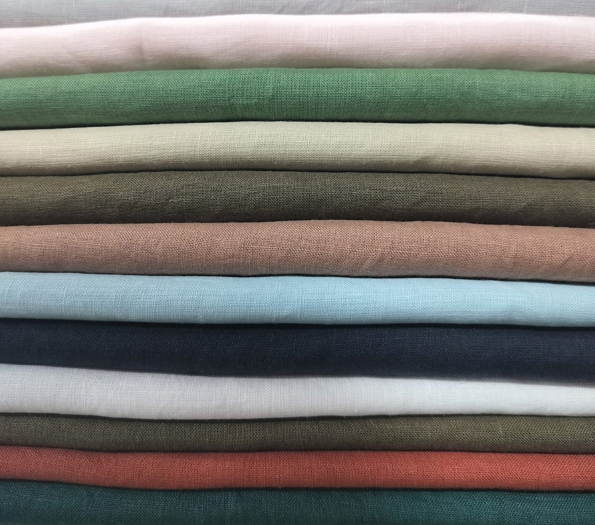 60 lea medium weight European linen fabric