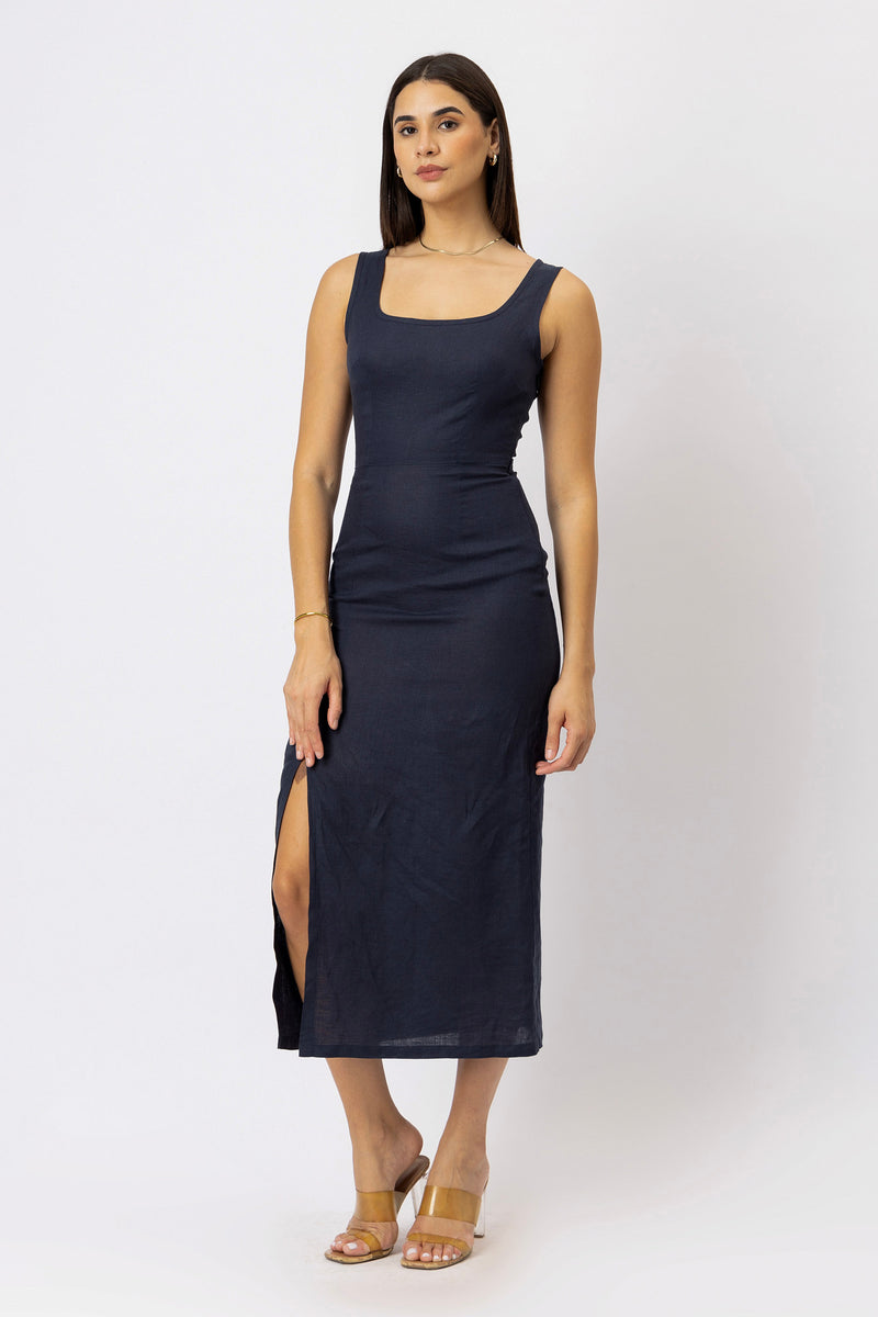 Linen midi dress with square neckline, fitted waist and side slit