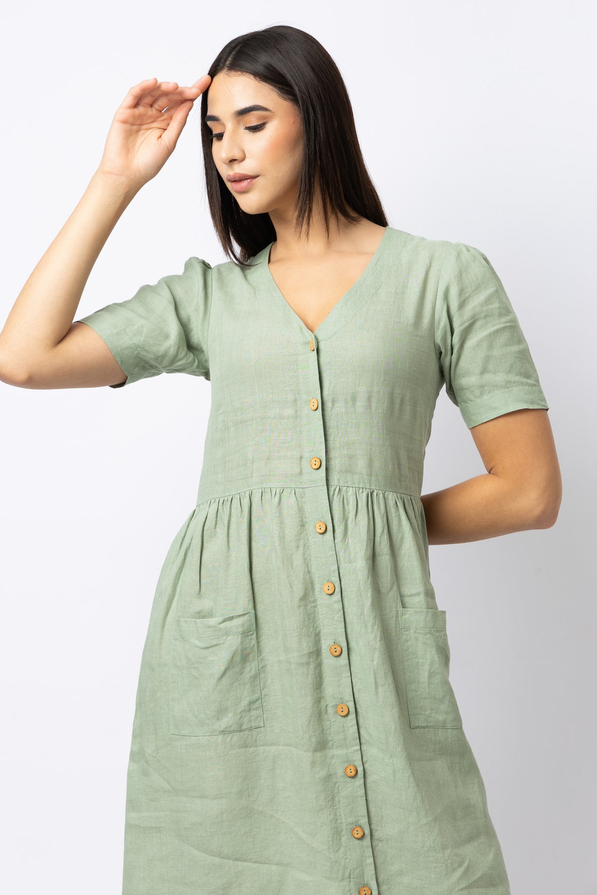linen button-front midi dress with V-neckline, short sleeves and front pockets detail