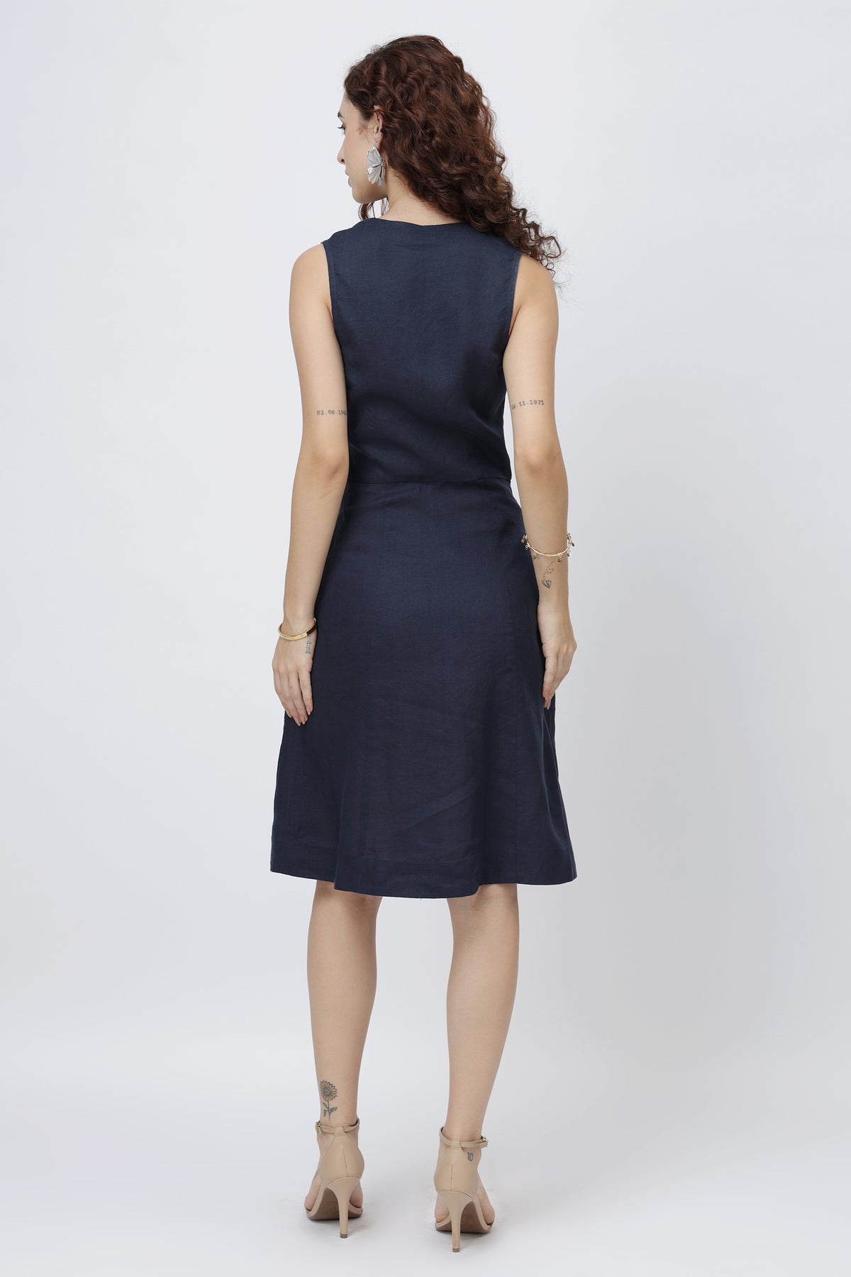 Elegant Sleeveless Linen Dress – Tailored V-Neck Button-Down Dress in Premium European Linen