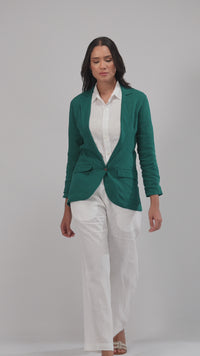 lady in linen blazer