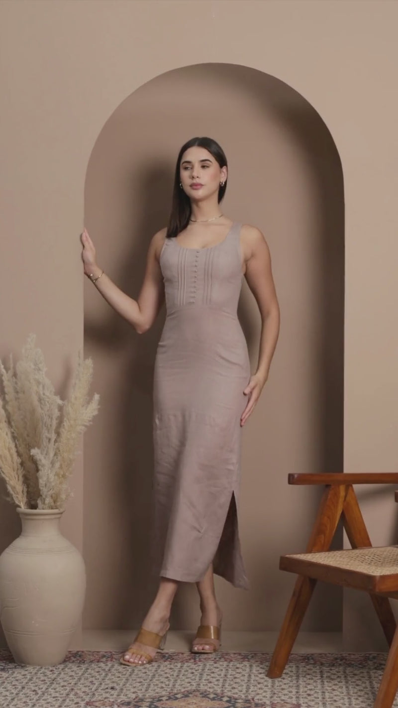 European linen body-fitted pintuck dress