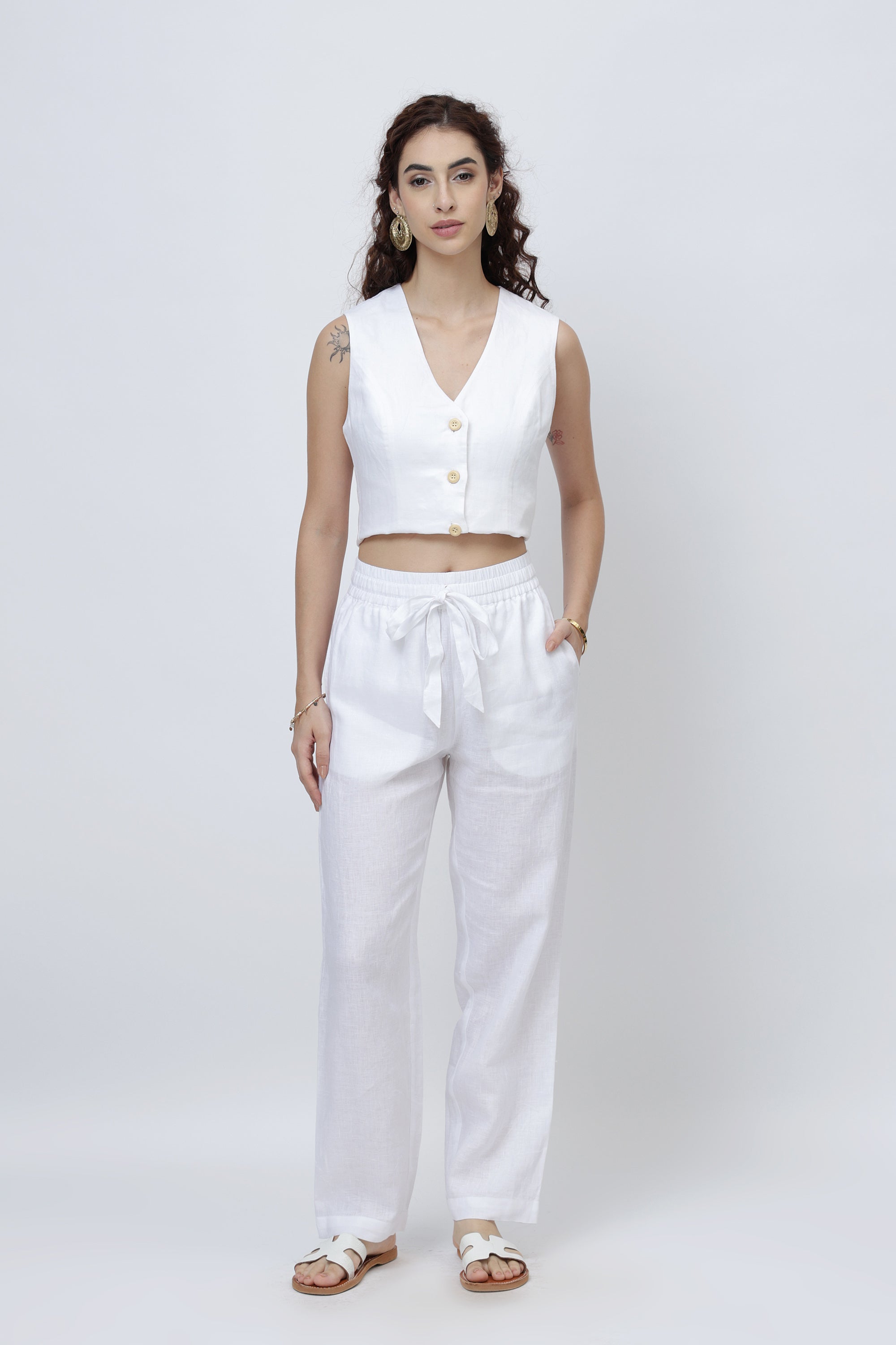 stylish young lady wearing relaxed linen pant