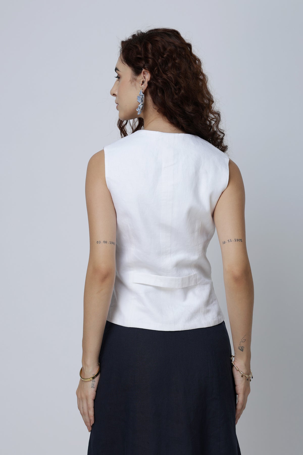 sleeveless linen vest top and black skirt